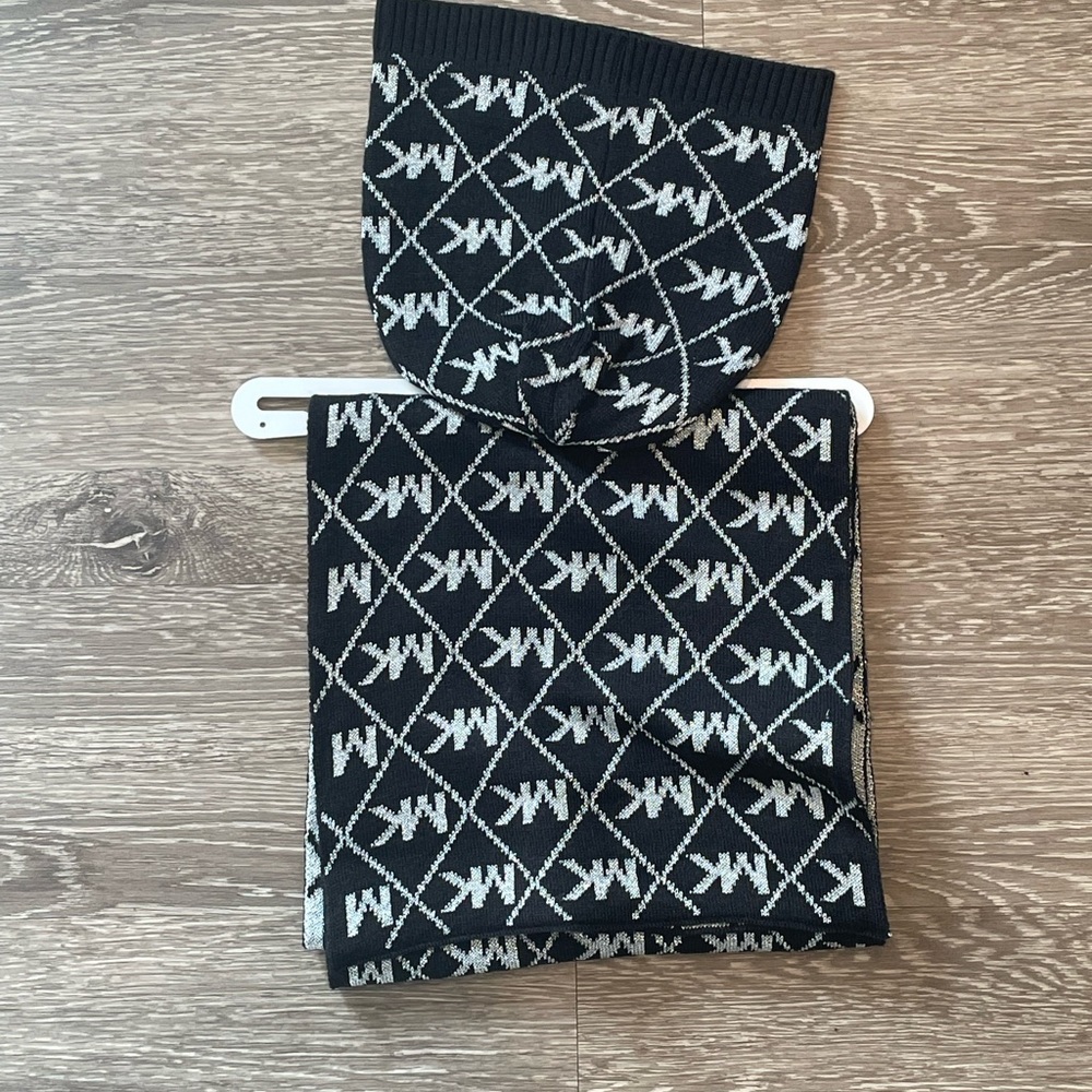 Michael Kors winter sparkle scarf and hat gift set